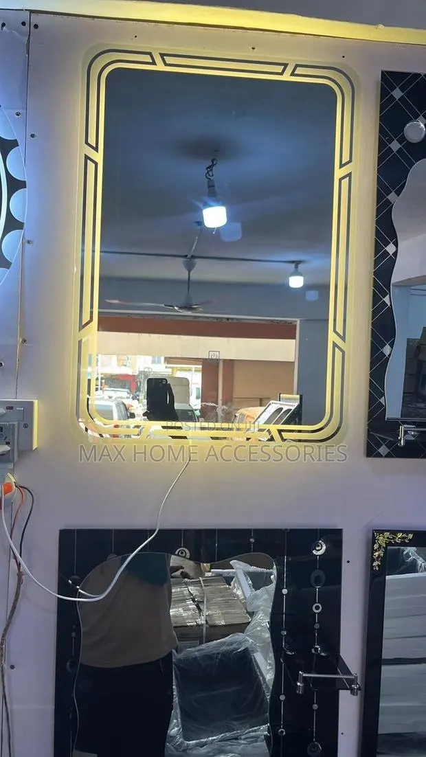 Design Mirror With Led · Photo 1