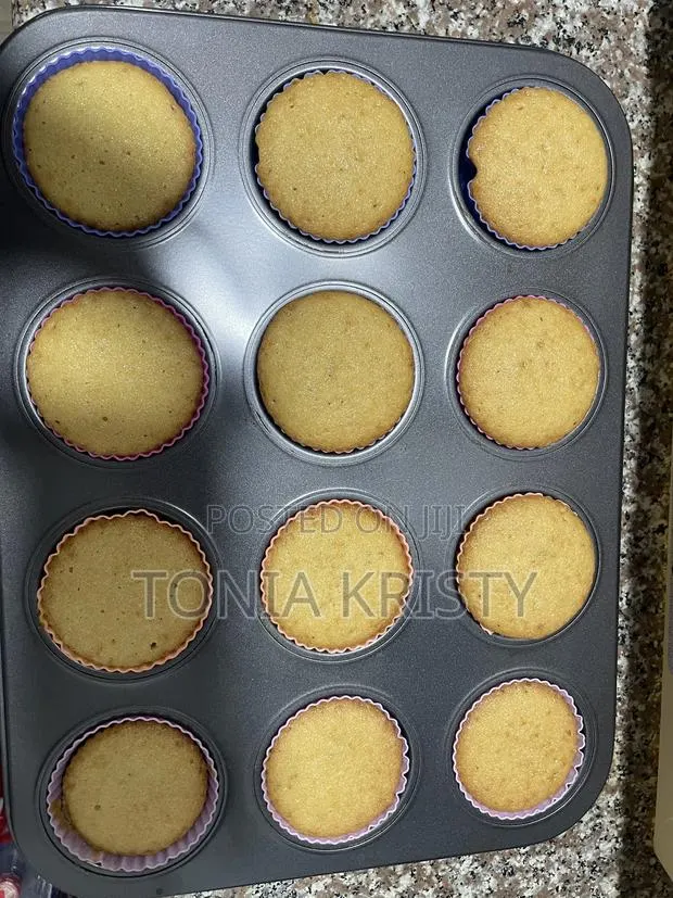 Cupcake (Vanilla and Red Velvet) · Photo 1