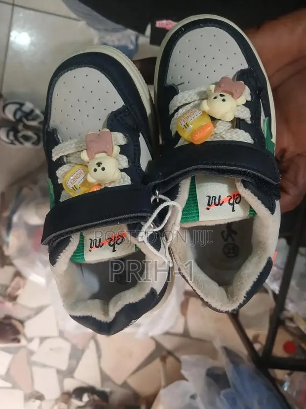 Kids Sneakers · Photo 1