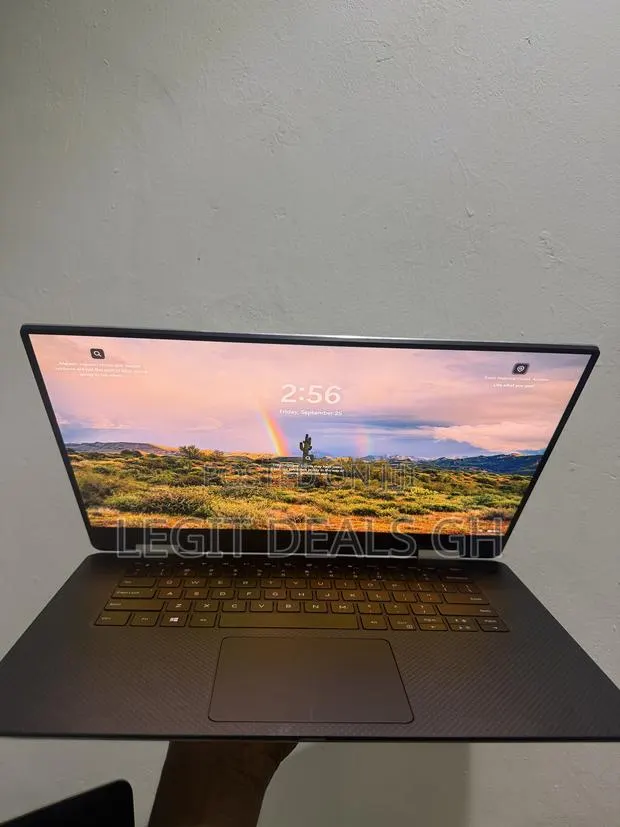 Laptop Dell XPS 15 9575 2-in-1 16GB Intel Core i7 SSD 512GB · Photo 1