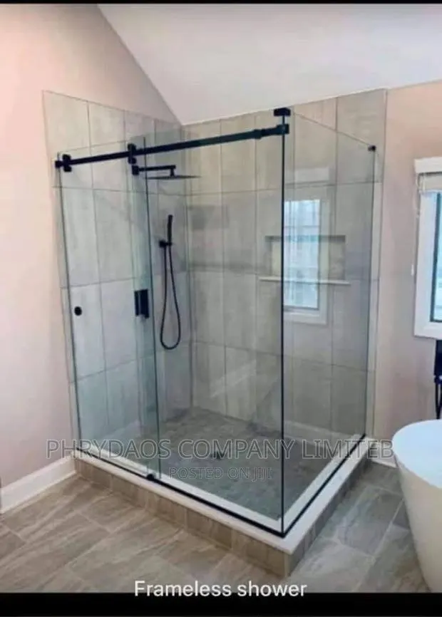 Bathroom/Shower Cubicle · Photo 1