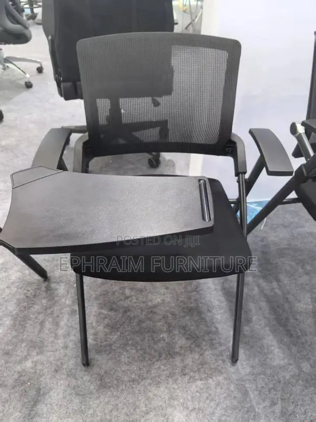 Stud Chair With Pad · Photo 1