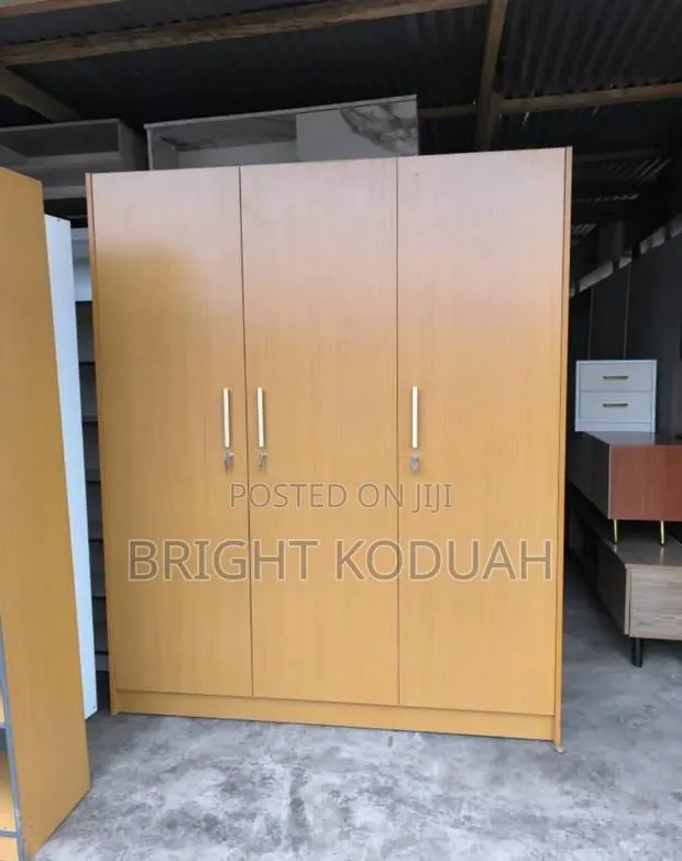Laminated Three in One Wardrobe · Photo 1