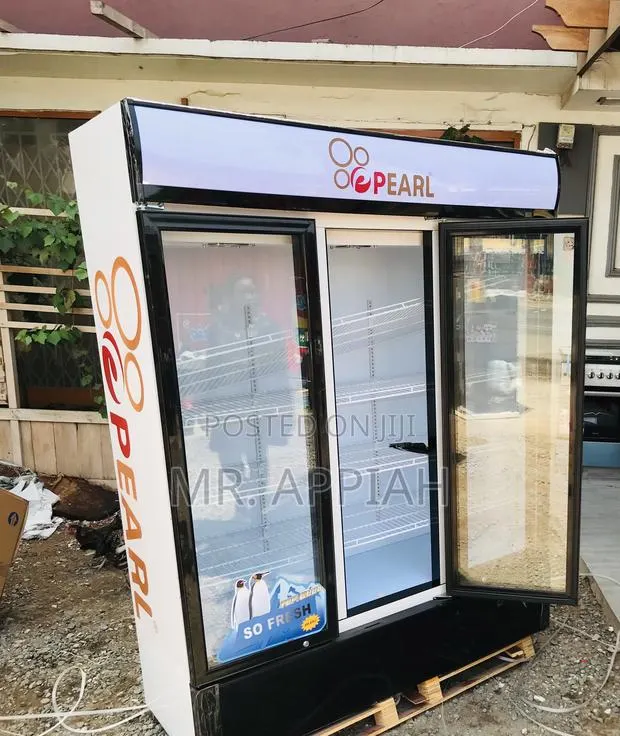 Manual Defrost Pearl PVC-150 3 Door Beverage Cooler. · Photo 1