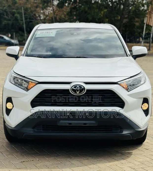 Toyota RAV4 LE AWD 2023 White