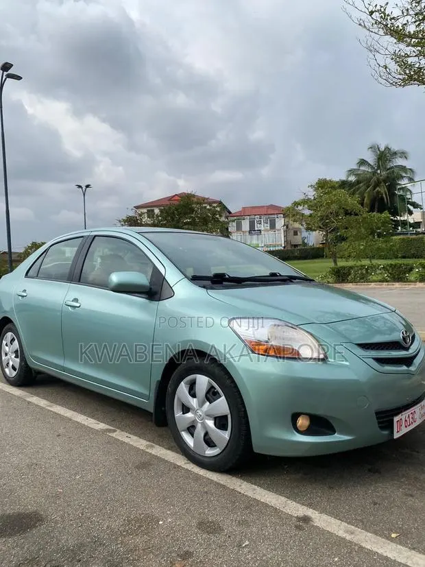 Toyota Yaris SE Hatchback 5dr 2012 Blue · Photo 1