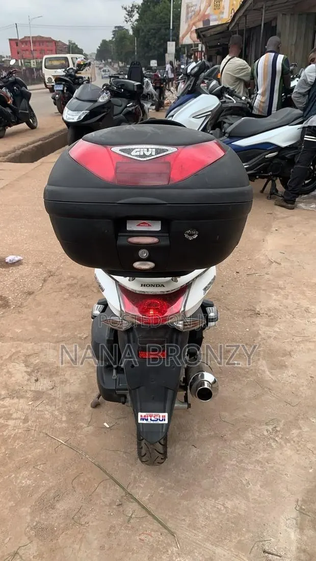 Honda 2021 White · Photo 1