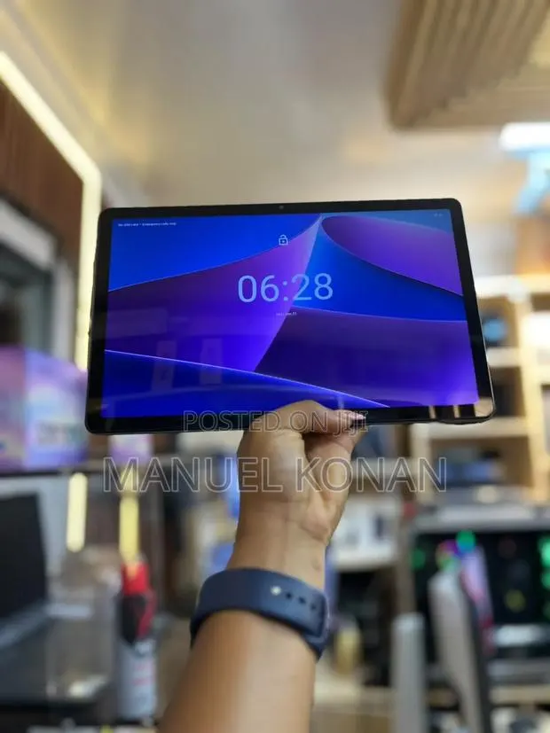 New Lenovo Tab 128 GB · Photo 1