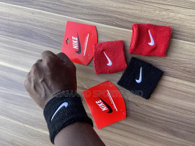 Original Nike Wrist Band at Cool Price · Photo 1