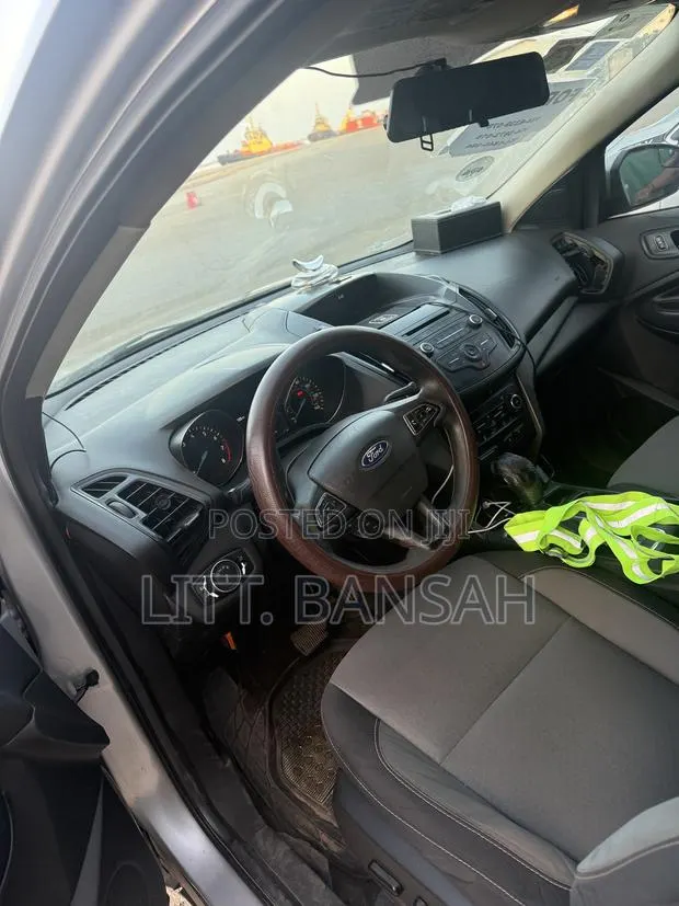 Ford Escape SE 4x4 2018 Gray · Photo 1