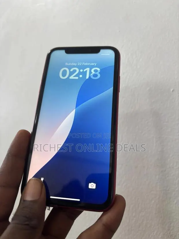 Apple iPhone XR 128 GB Red · Photo 1
