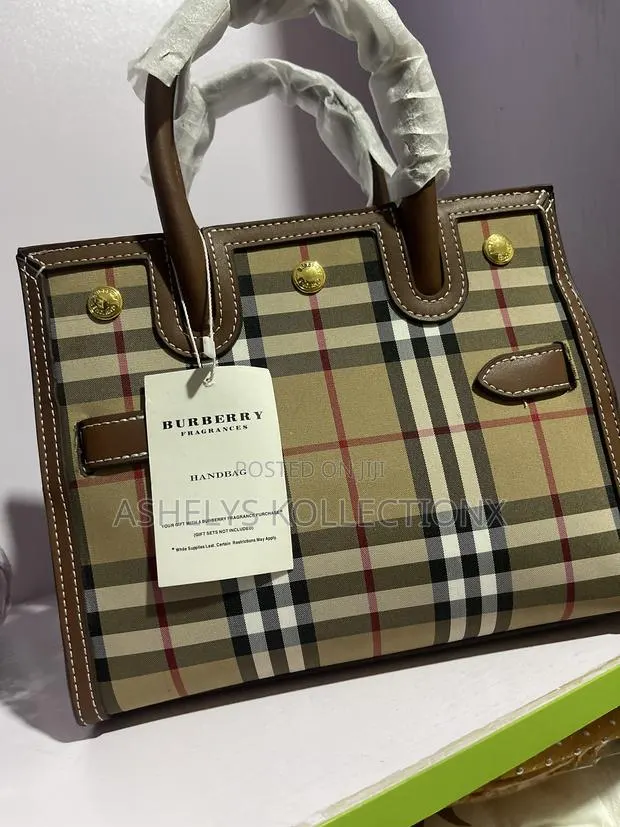 Burberry Fragrances Handbag · Photo 1