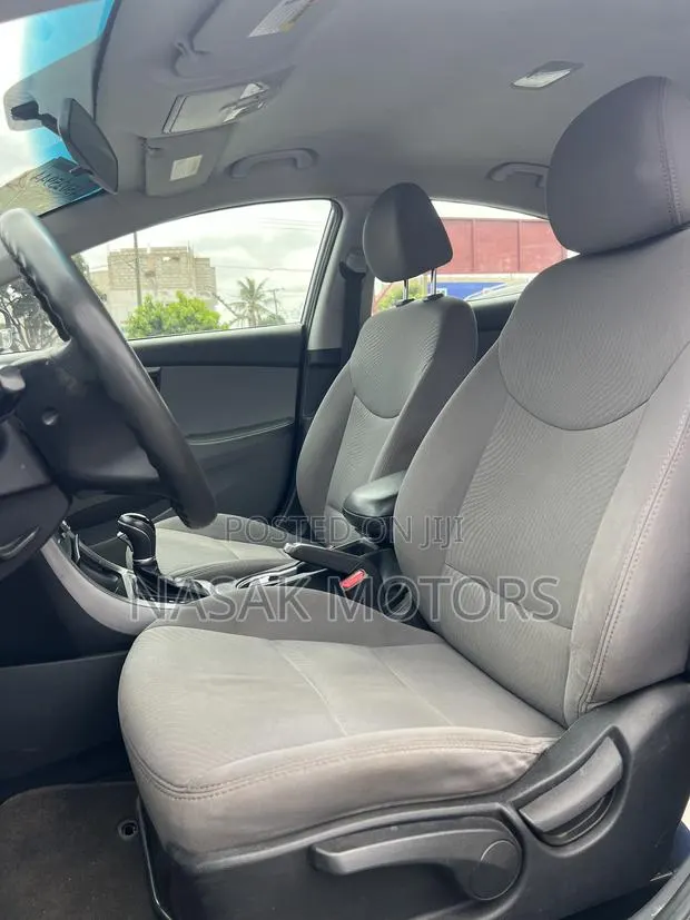 Hyundai Elantra SE 4dr Sedan (1.8L 4cyl 6M) 2014 Silver · Photo 1