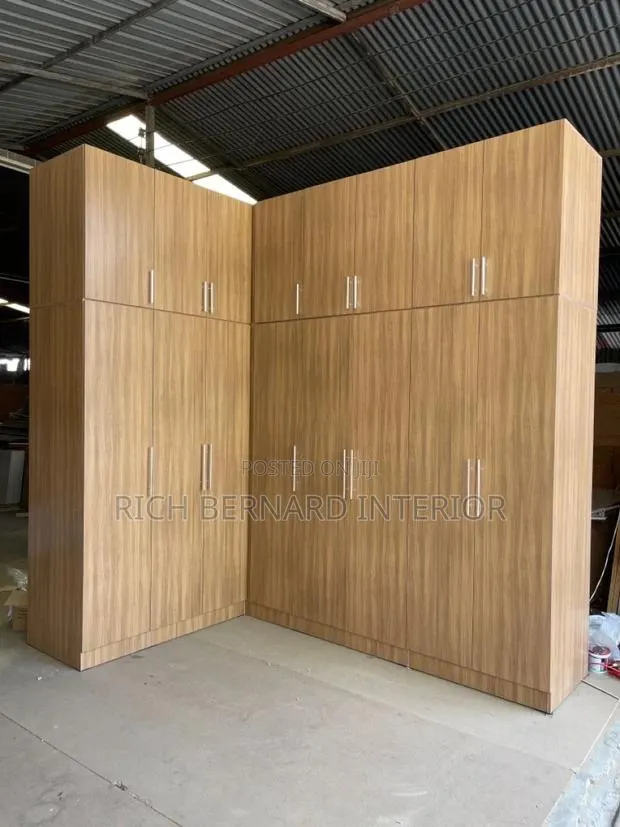 The Oak L-Shape Wardrobe · Photo 1