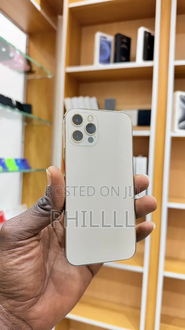 Apple iPhone 12 Pro 128 GB Gold · Photo 1