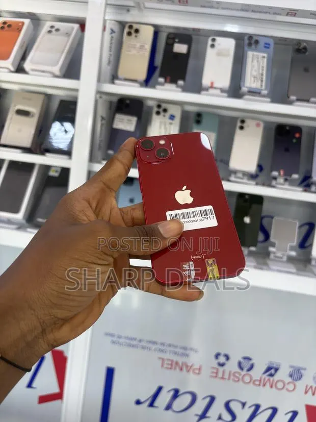 Apple iPhone 13 128 GB Red · Photo 1