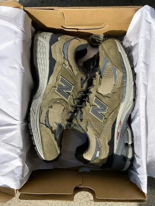New Balance 2002R in Colours · Photo 1