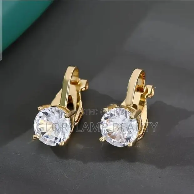Classic Solitaire Cubic Zirconia Clip-on Earrings – Non-Pierced Studs · Photo 1