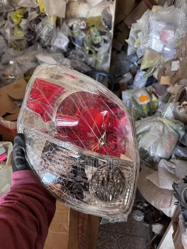 Toyota Matrix 2005,2008 Tail Light · Photo 1