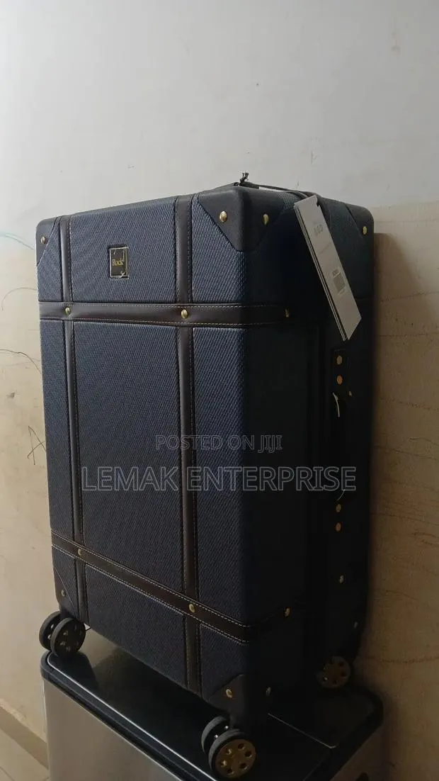 Rock Luggage Vintage Hard Shell Traveling Suitcase · Photo 1
