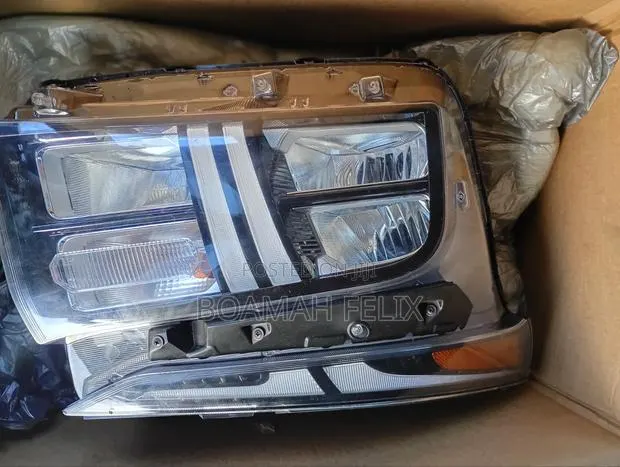 Hyundai Santafe 2021,2022,2023 Headlight Right · Photo 1