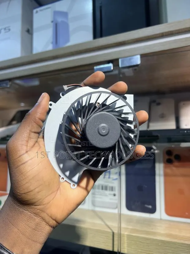 PS4 Standard Fan Replacement · Photo 1