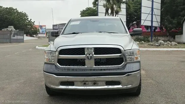 Dodge RAM 1500 5.7 Petrol AWD 2013 Silver · Photo 1