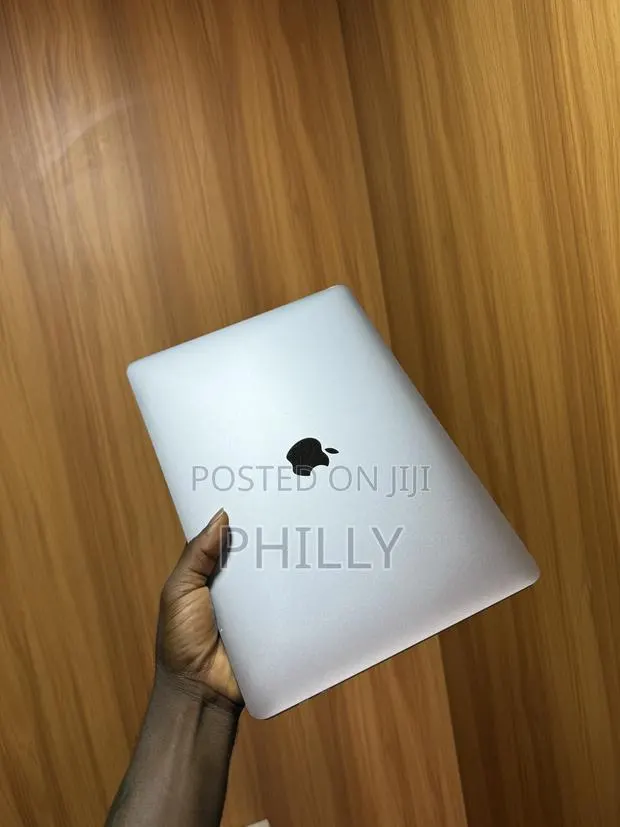 Laptop Apple MacBook Pro 2022 M2 8GB Apple M2 SSD 256GB · Photo 1