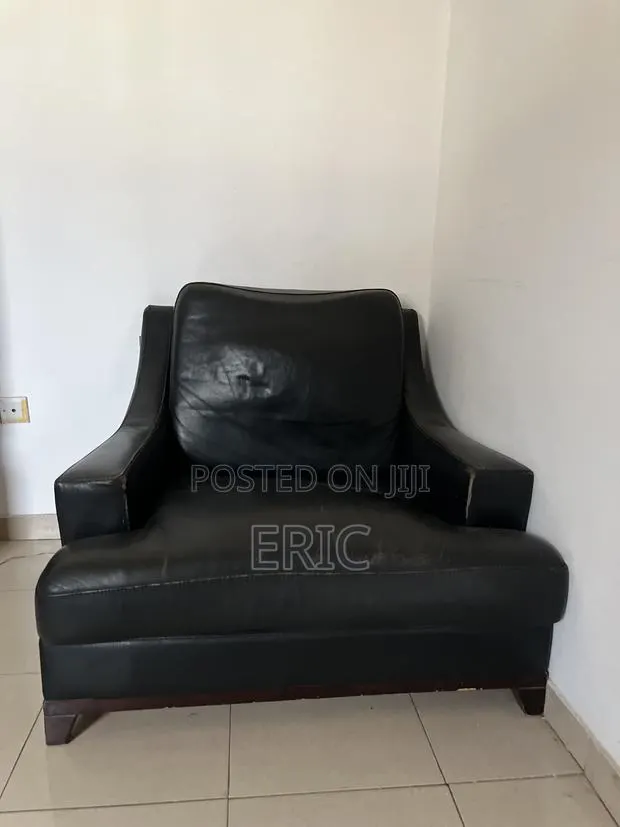 Room Couch · Photo 1