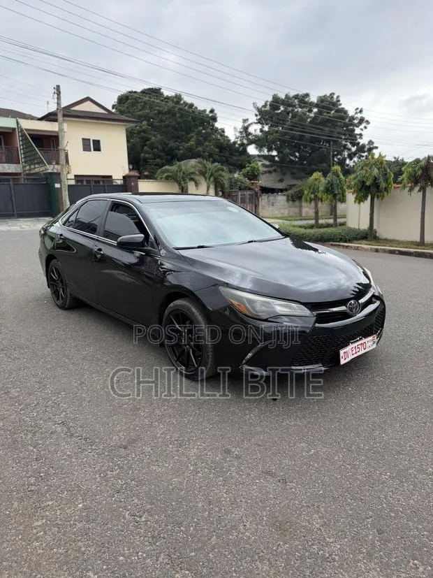 Toyota Camry SE 4dr Sedan (2.5L 4cyl 6A) 2016 Black · Photo 1