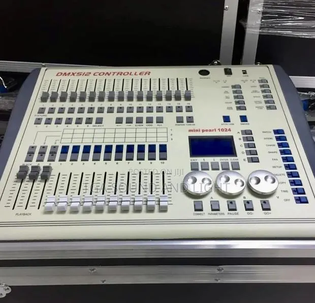 Mini Pearl 1024 DMX Light Controller · Photo 1