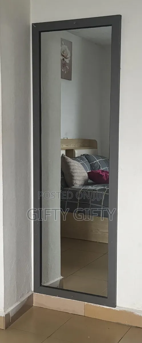 Quality Dressing Mirror · Photo 1