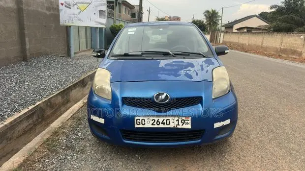 Toyota Vitz 1.0 FWD 3dr 2010 Blue · Photo 1