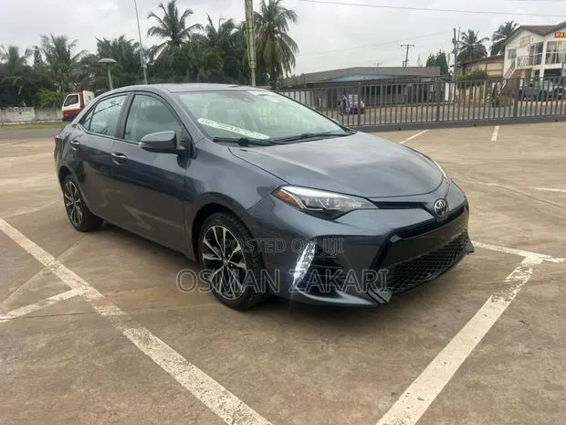 Toyota Corolla SE (1.8L 4cyl 6M) 2018 Gray · Photo 1