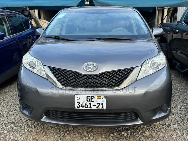 Toyota Sienna LE 8 Passenger 2012 Gray · Photo 1