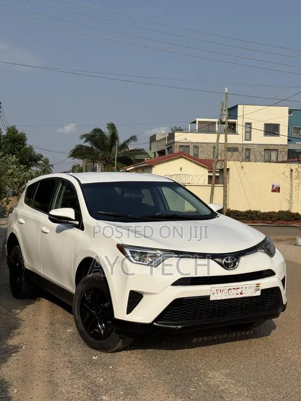 Toyota RAV4 LE Front-wheel Drive (2.5L 4cyl 6A) 2016 White · Photo 1