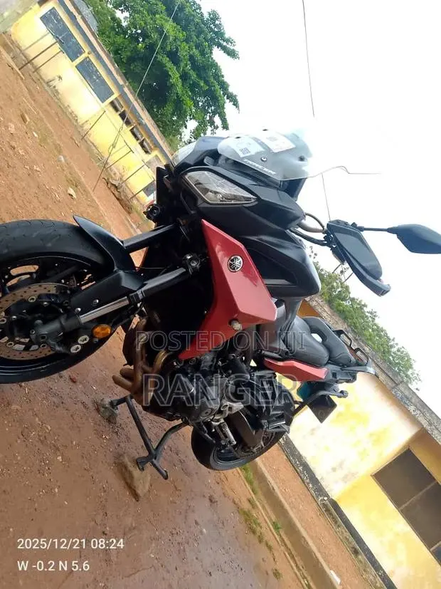 Yamaha 2020 Black · Photo 1