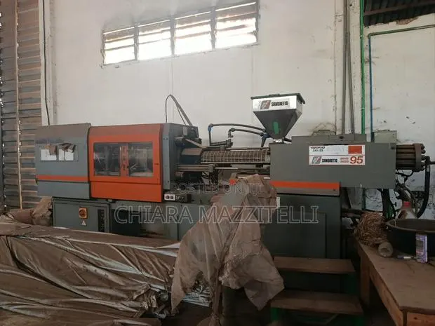 I'm Selling Three Functioning Sandretto Injection Molding Machines · Photo 1