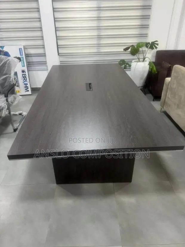 Management 8 Seater Conference Table · Photo 1