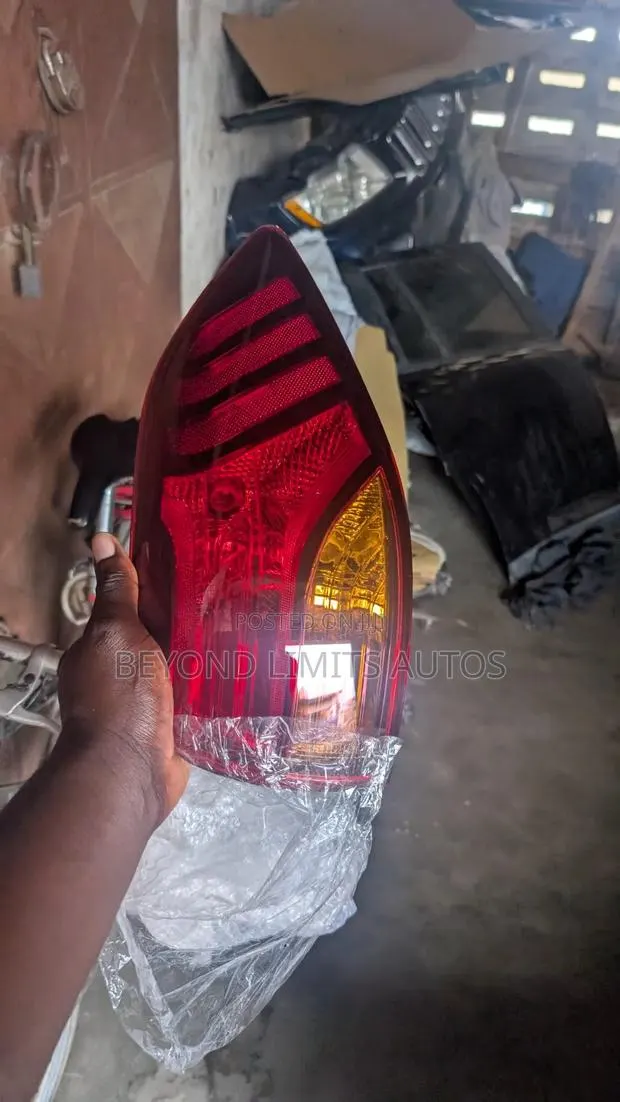 Hyundai Tucson 2019,2020,2021,2022 Tail Light P · Photo 1
