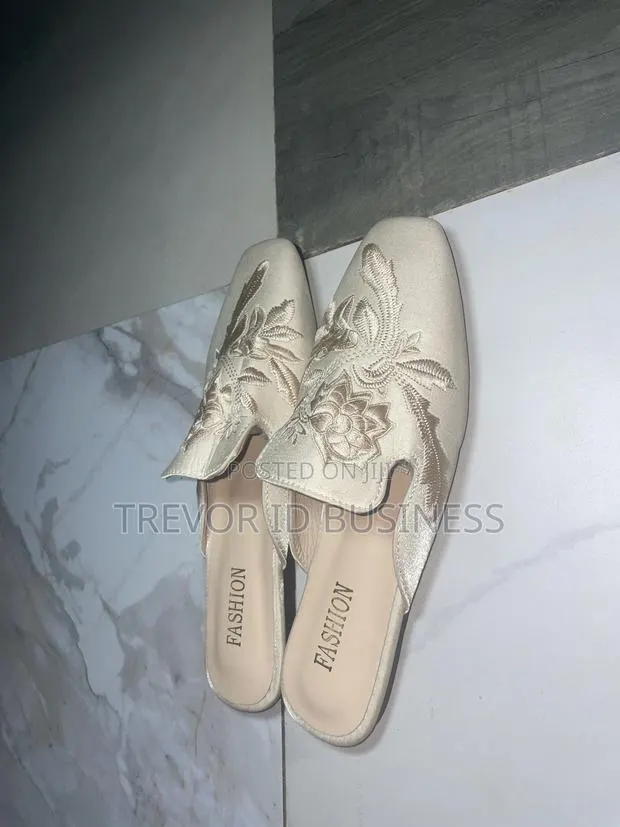 Beige Half Shoe · Photo 1