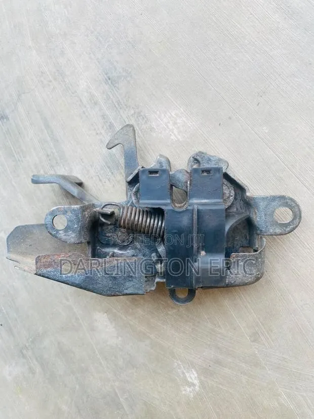 Toyota Corolla 98-02 Bonnet Locker · Photo 1