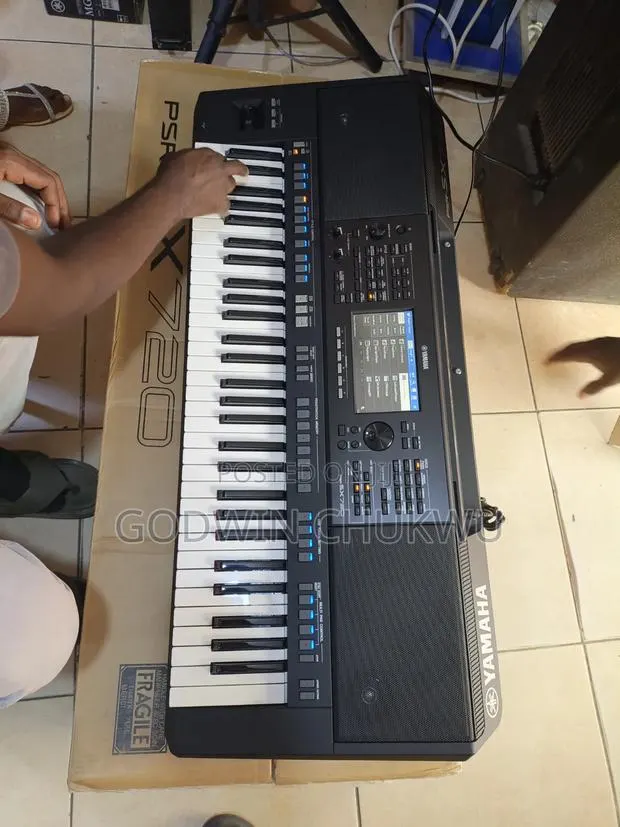 PSR-Sx 720 Yamaha Keyboard · Photo 1