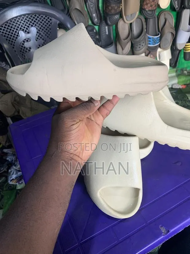 Yeezy Slide (Adidas) With Adidas Stamp Size 45 to 36 · Photo 1
