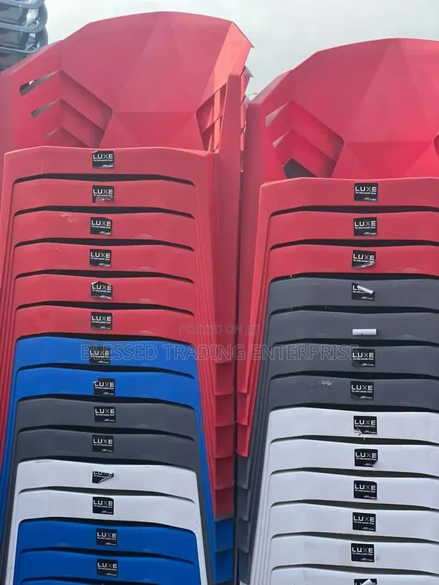 High Quality Plastic Chairs · Photo 1