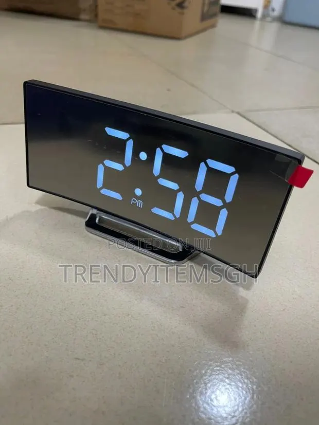 Multi Function Mirror Electronic Alarm Clock · Photo 1