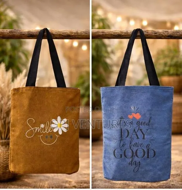 Solid Hand Bag · Photo 1