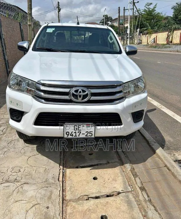 Toyota Hilux Revo Double Cab Deisel 2.4 RWD 2018 · Photo 1