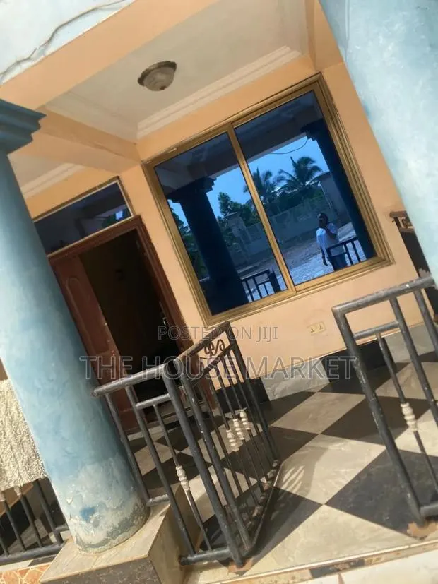 3bdrm House in Akyem Road, Tarkwa Nsuaem for rent · Photo 1