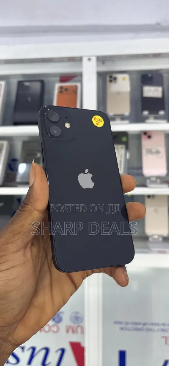 Apple iPhone 12 64 GB Black · Photo 2